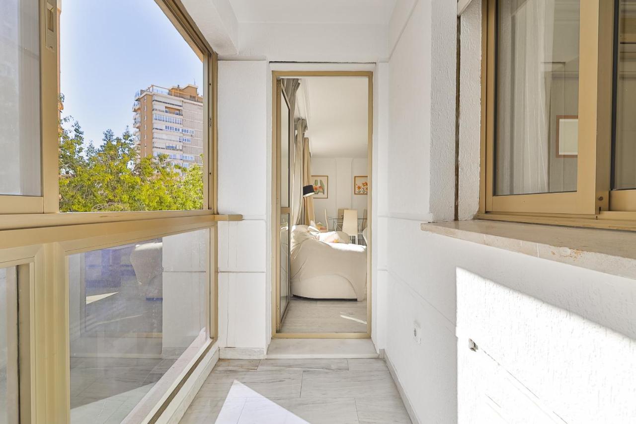 C9 Roomy Luminous 5 Bedroom In Town Apartment