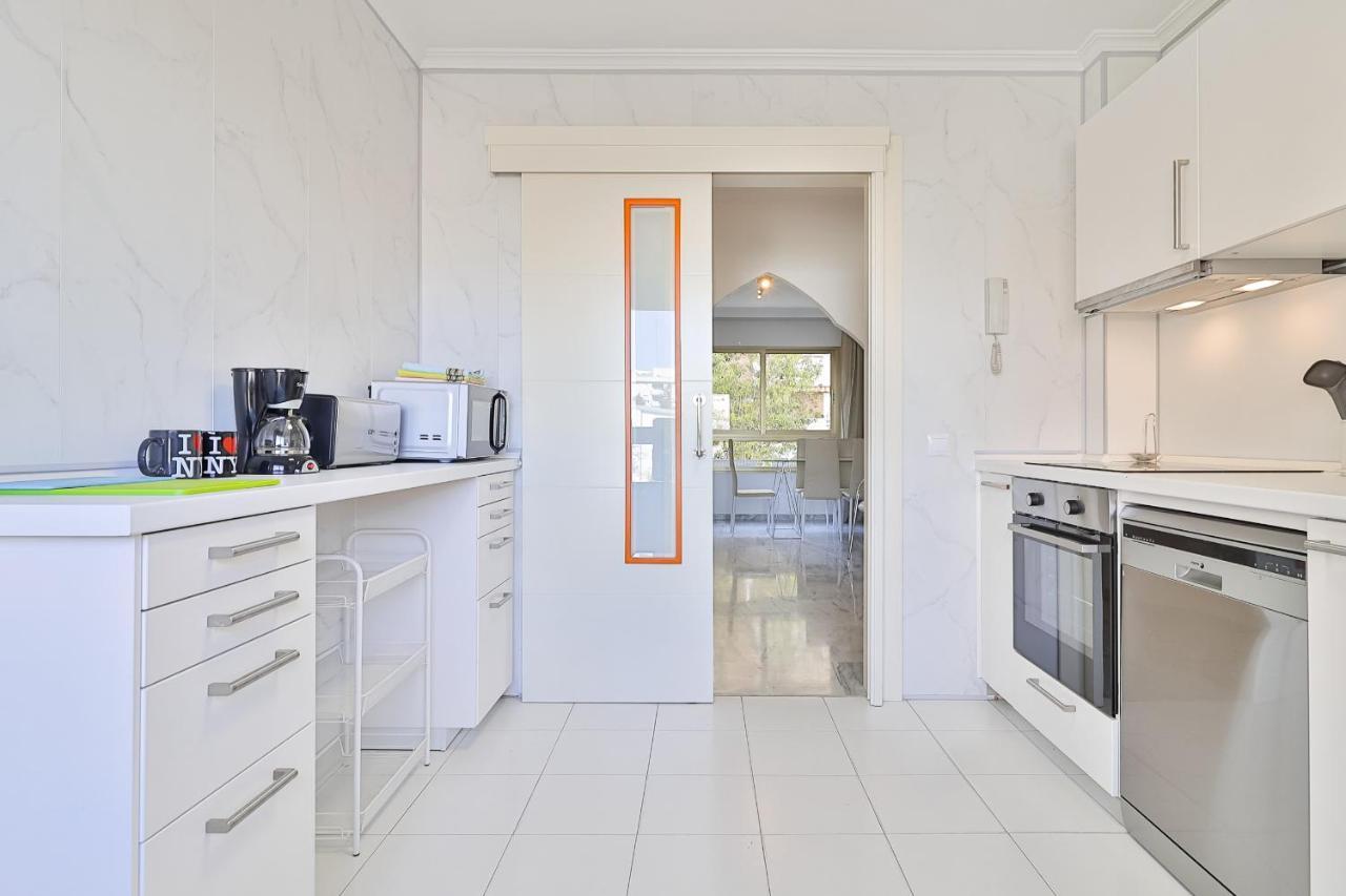 C9 Roomy Luminous 5 Bedroom In Town