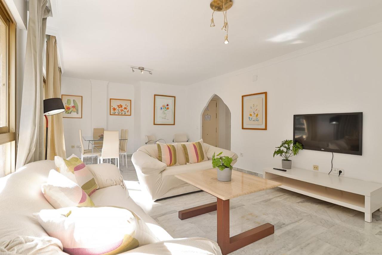 C9 Roomy Luminous 5 Bedroom In Town Apartment Malaga