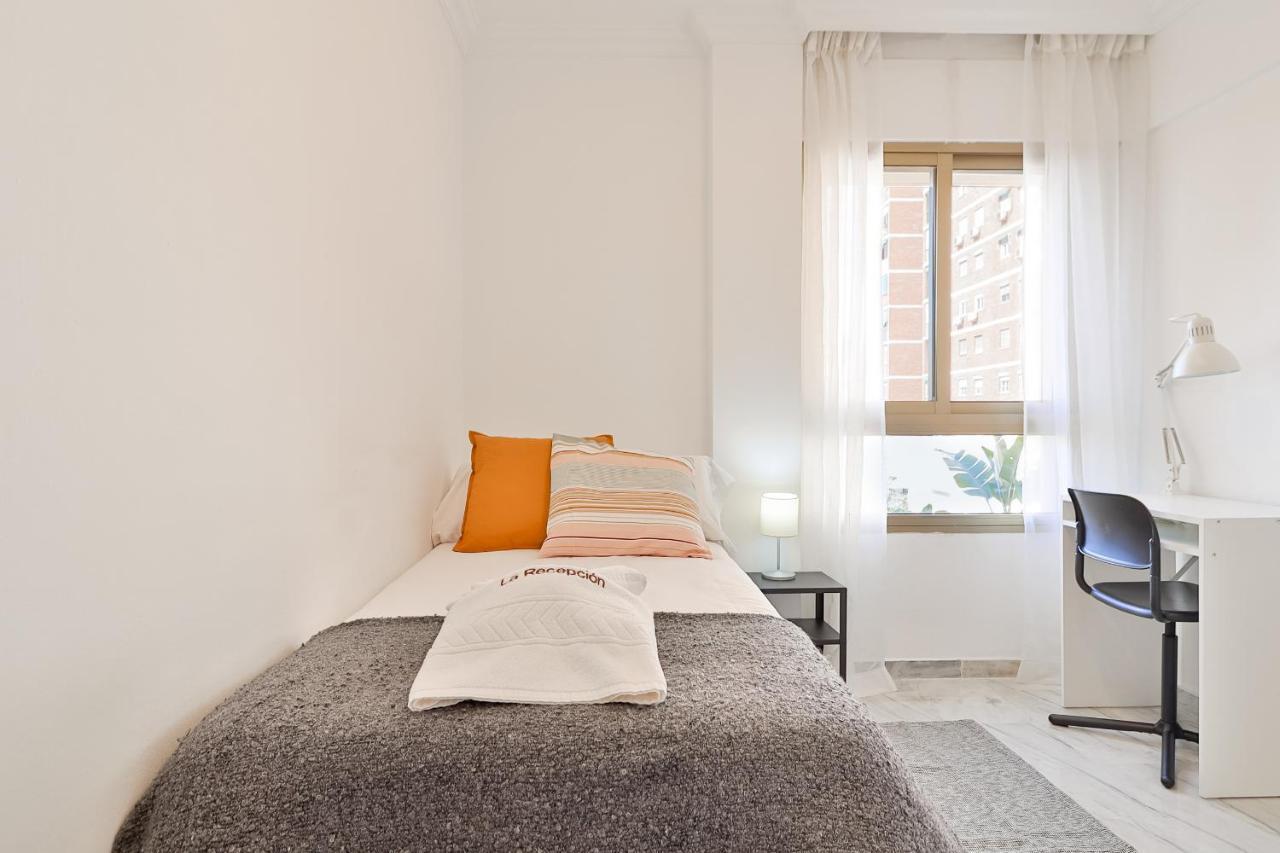 Apartment C9 Roomy Luminous 5 Bedroom In Town *