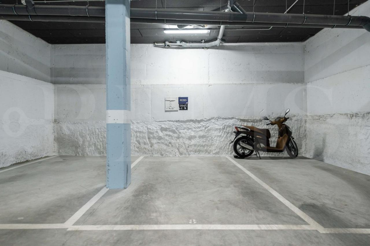 Modern With Patio & Parking By Rems