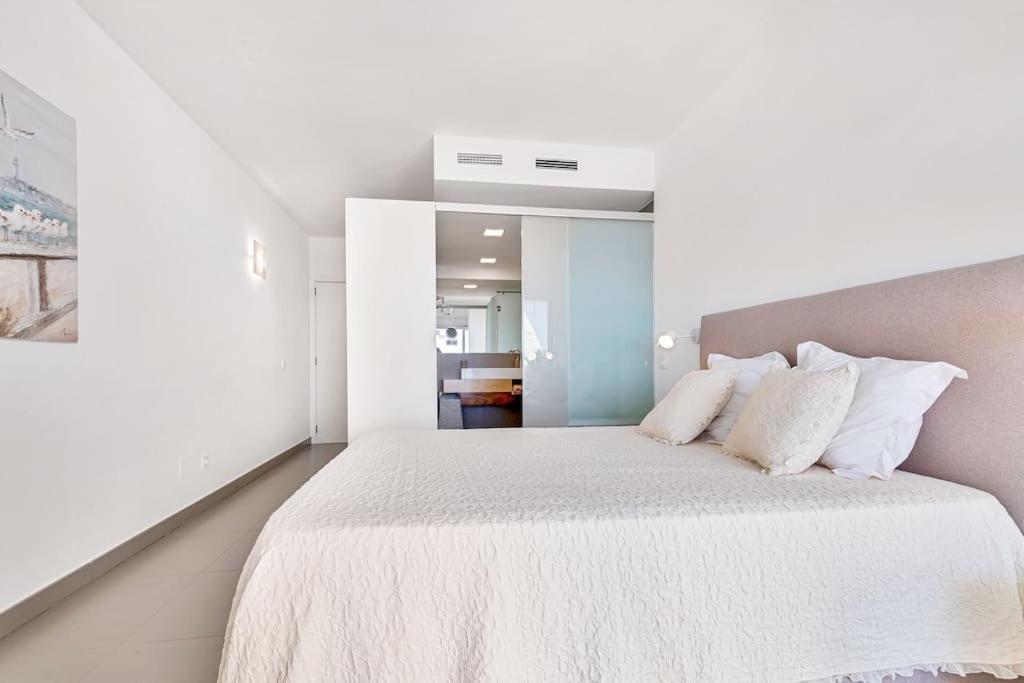 Ocean & Pool View 3-bedroom Apt. Malaga