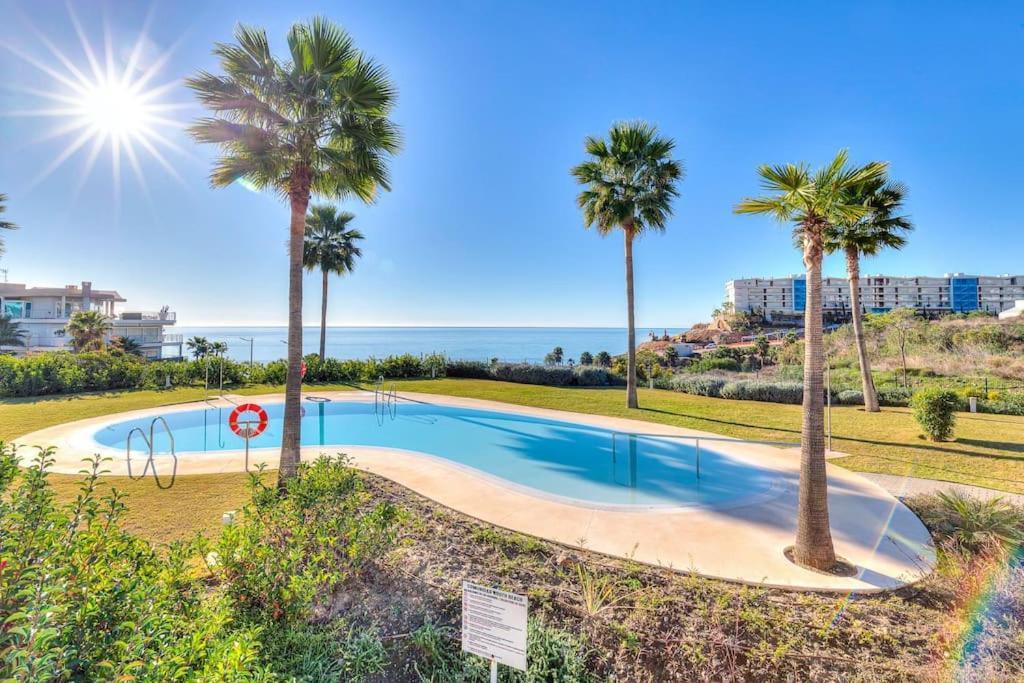 Ocean & Pool View 3-bedroom Apt. Apartment *