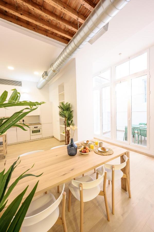 Modern 3 Bedroom, Center With Patio & High Ceilings By 10tosea