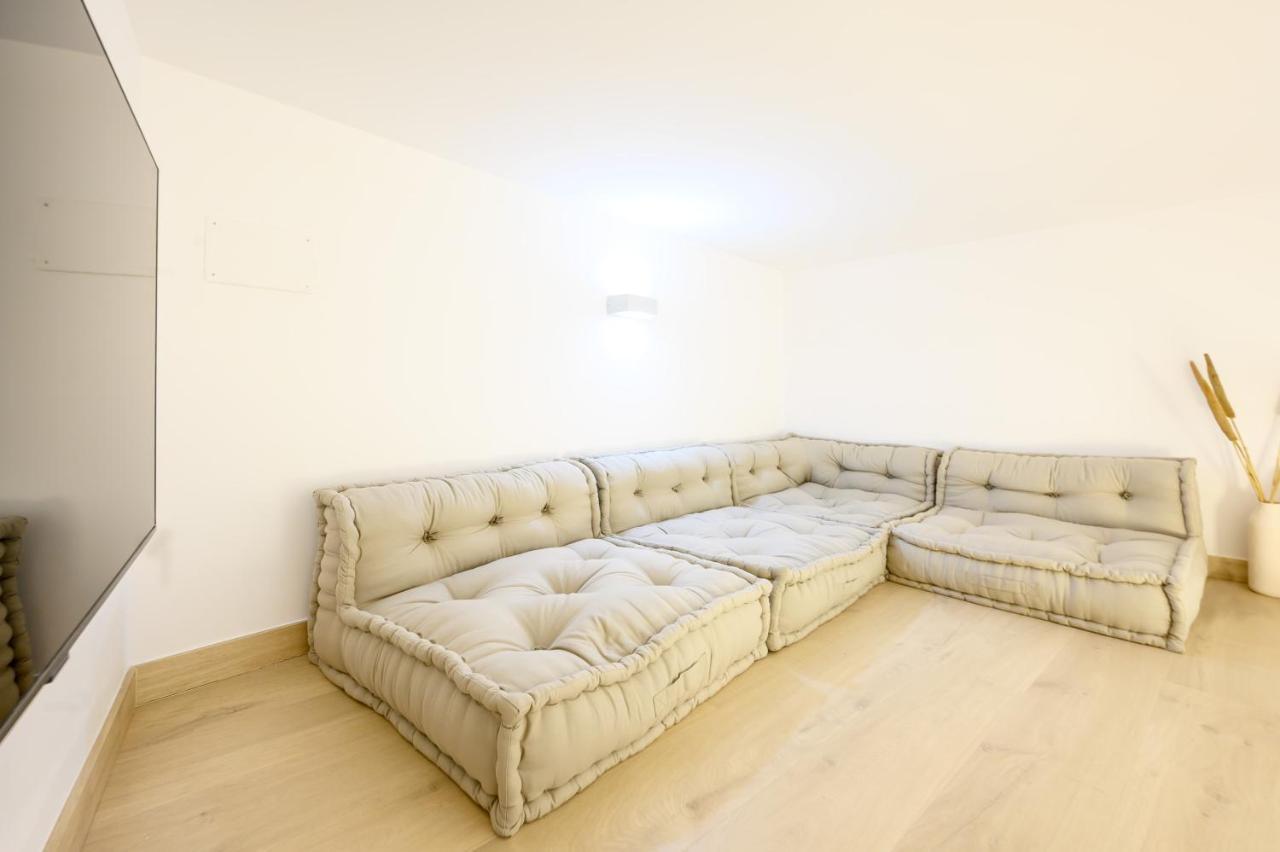 Modern 3 Bedroom, Center With Patio & High Ceilings By 10tosea Apartamento Málaga