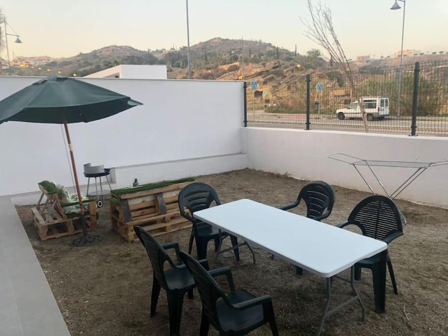 Apartamento Bajo Con Jardin En Primera Linea De Playa Málaga