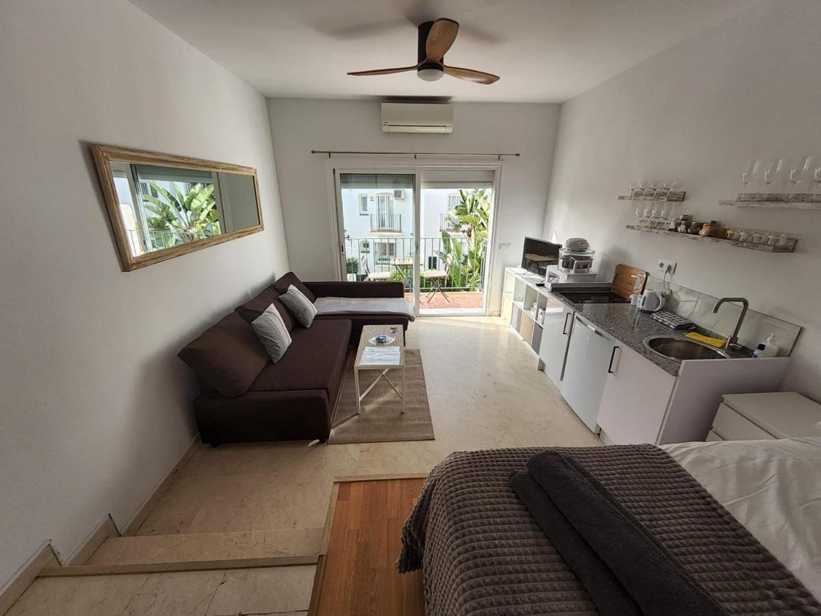 Tranquility Apartment *