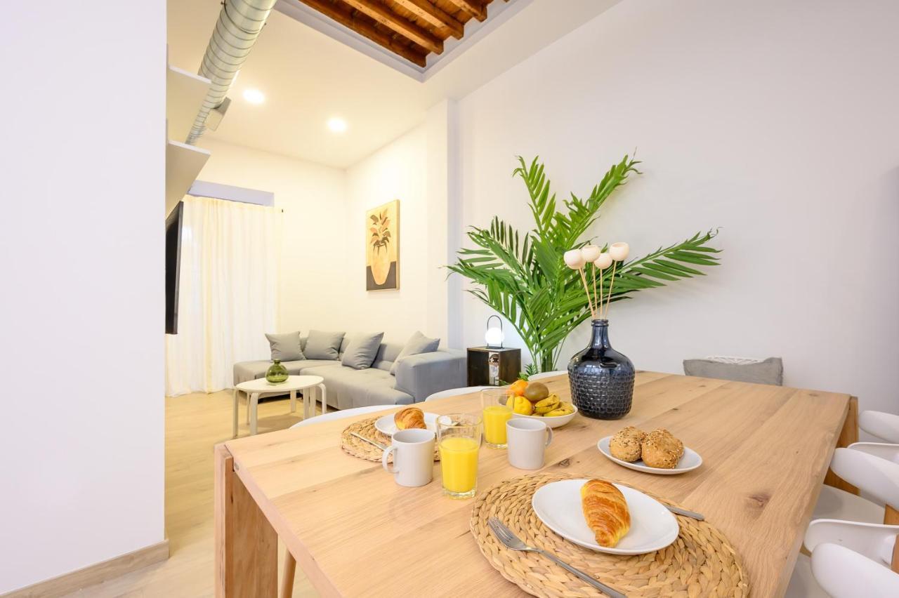 Modern 3 Bedroom, Center With Patio & High Ceilings By 10tosea Apartamento Málaga