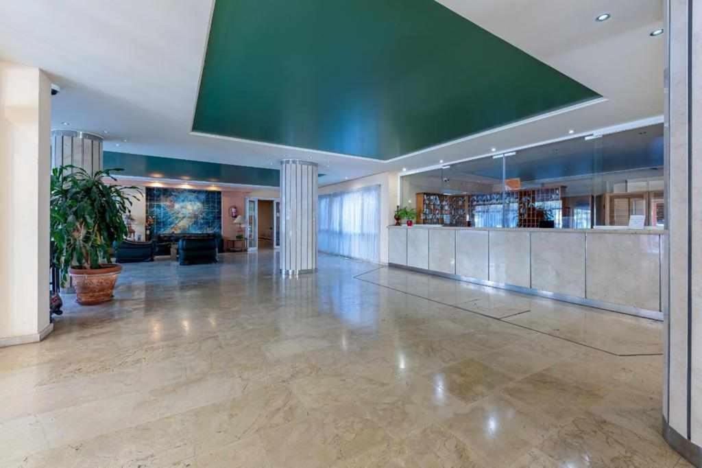 Benalmadena With Wonderful Views Apartamento *