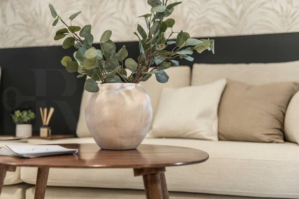 Chic Intimate In The Heart Of By Rems Málaga