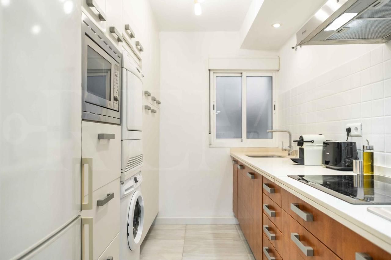 Apartamento Gorgeous With Balcony - Center By Rems *