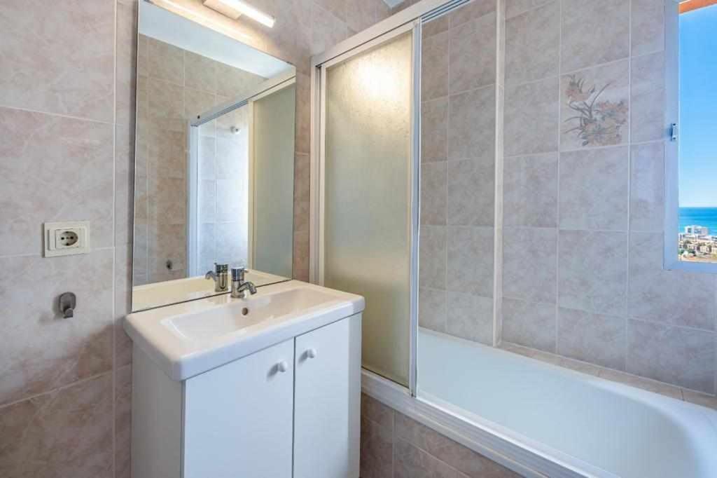 Benalmadena With Wonderful Views Apartamento