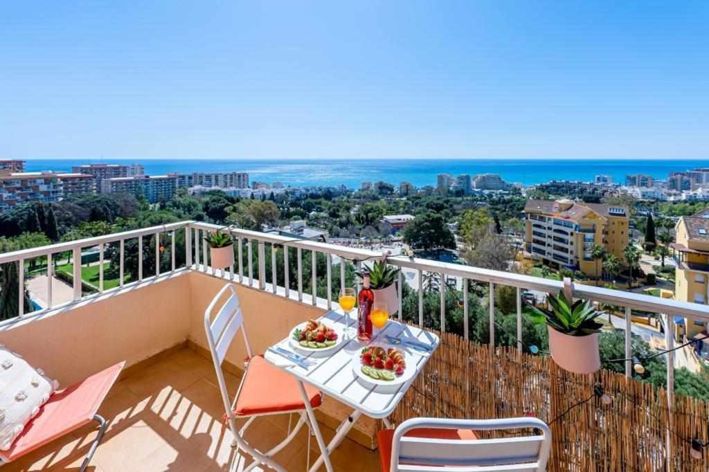 Benalmadena With Wonderful Views Apartamento *