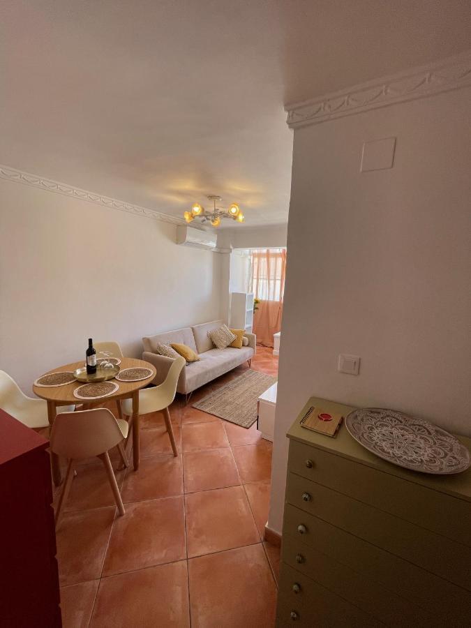 Two Bedroom In Center With Views Apartamento