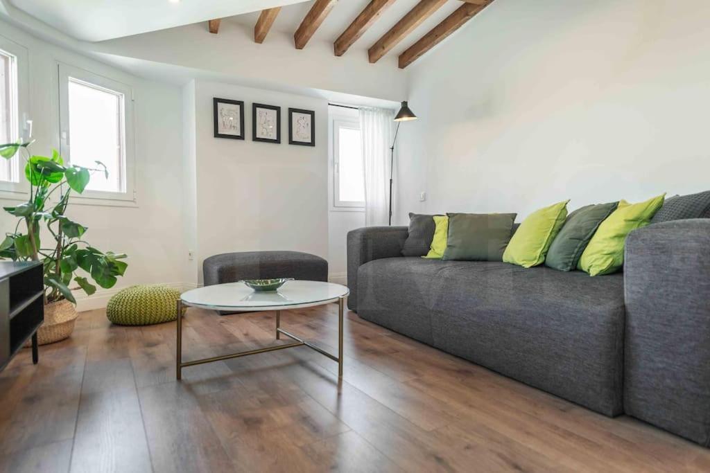 Modern Next To The Cervantes Theatre By Rems Apartment *