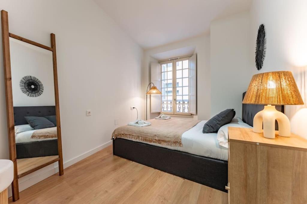 Premium Flat In Center With Free Parking