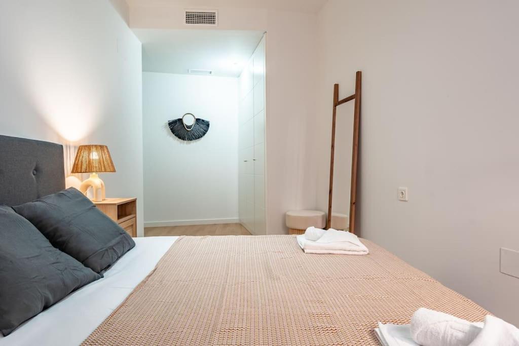 Premium Flat In Center With Free Parking *
