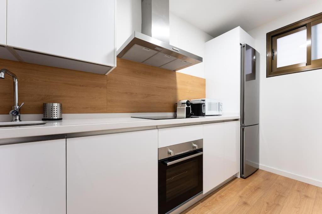 Premium Flat In Center With Free Parking