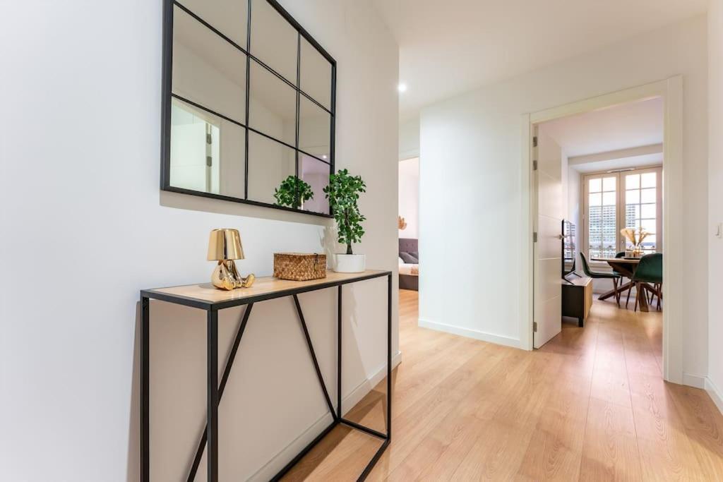 Premium Flat In Center With Free Parking *