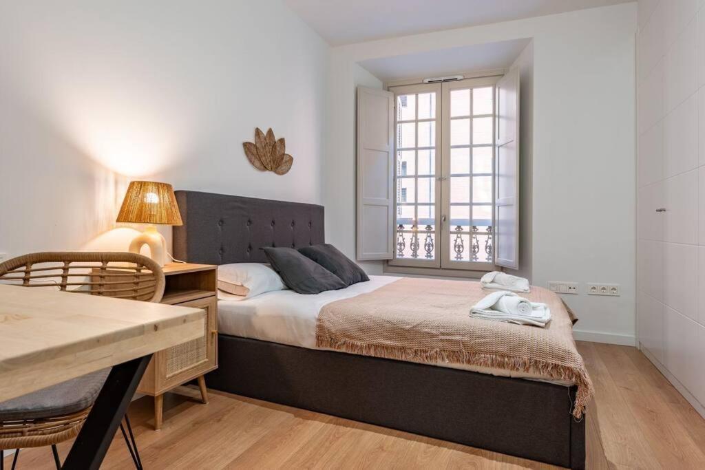 Premium Flat In Center With Free Parking
