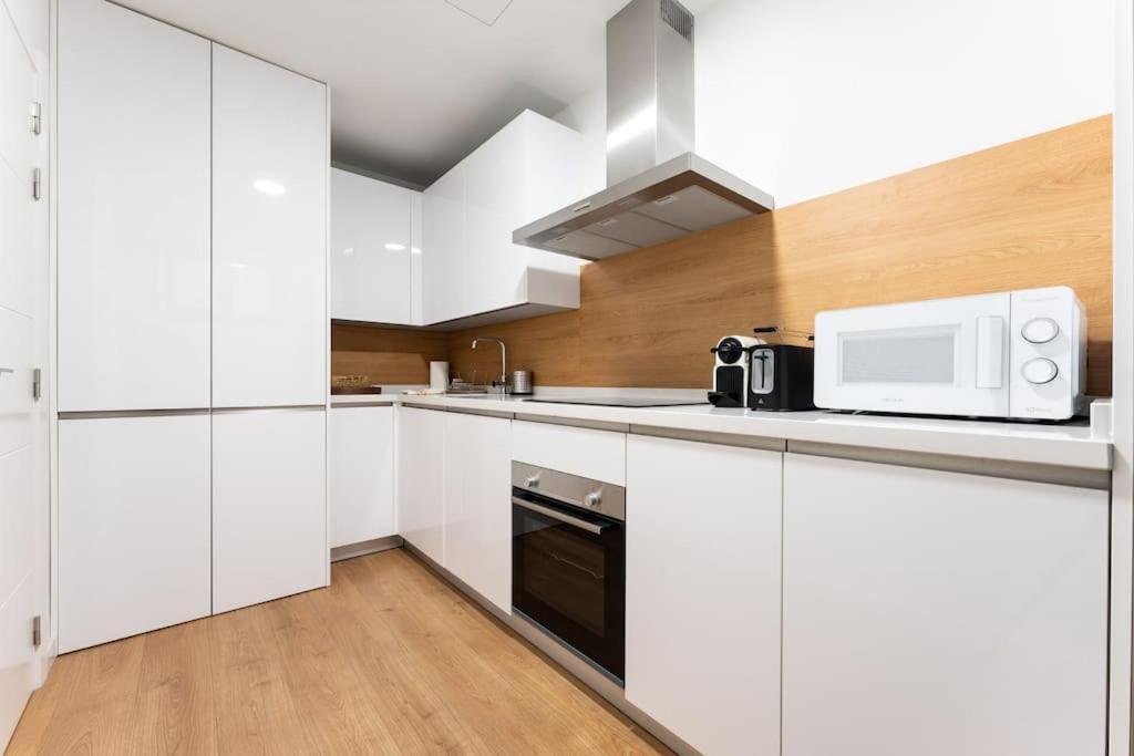 Premium Flat In Center With Free Parking