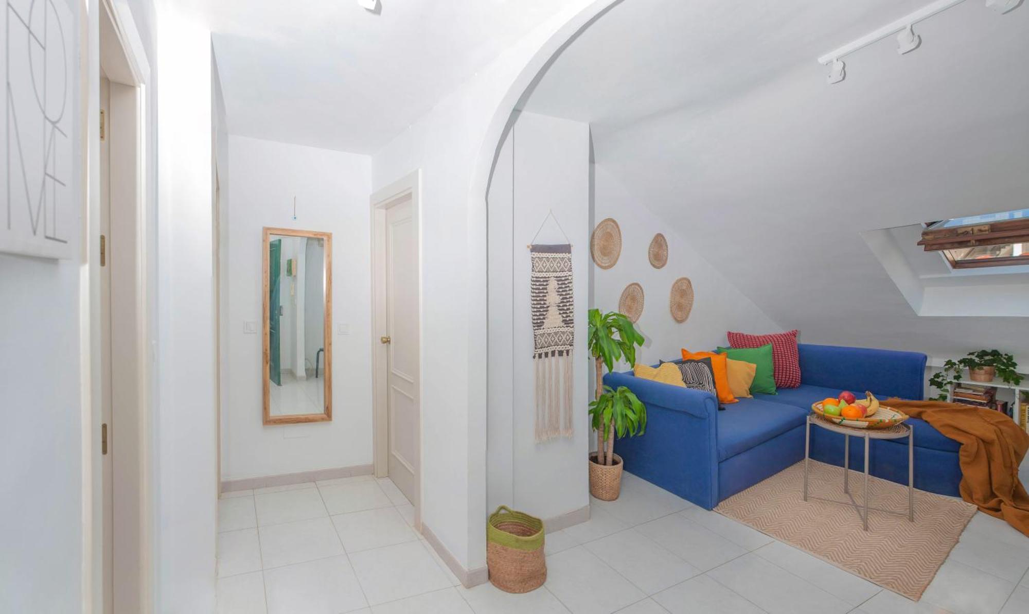 Picasso's Dream Cozy & Chic Attic Plaza Merced *