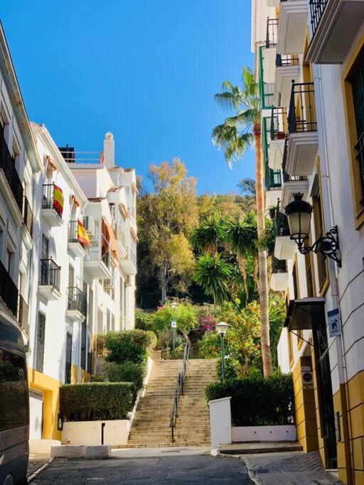 Picasso's Dream Cozy & Chic Attic Plaza Merced *