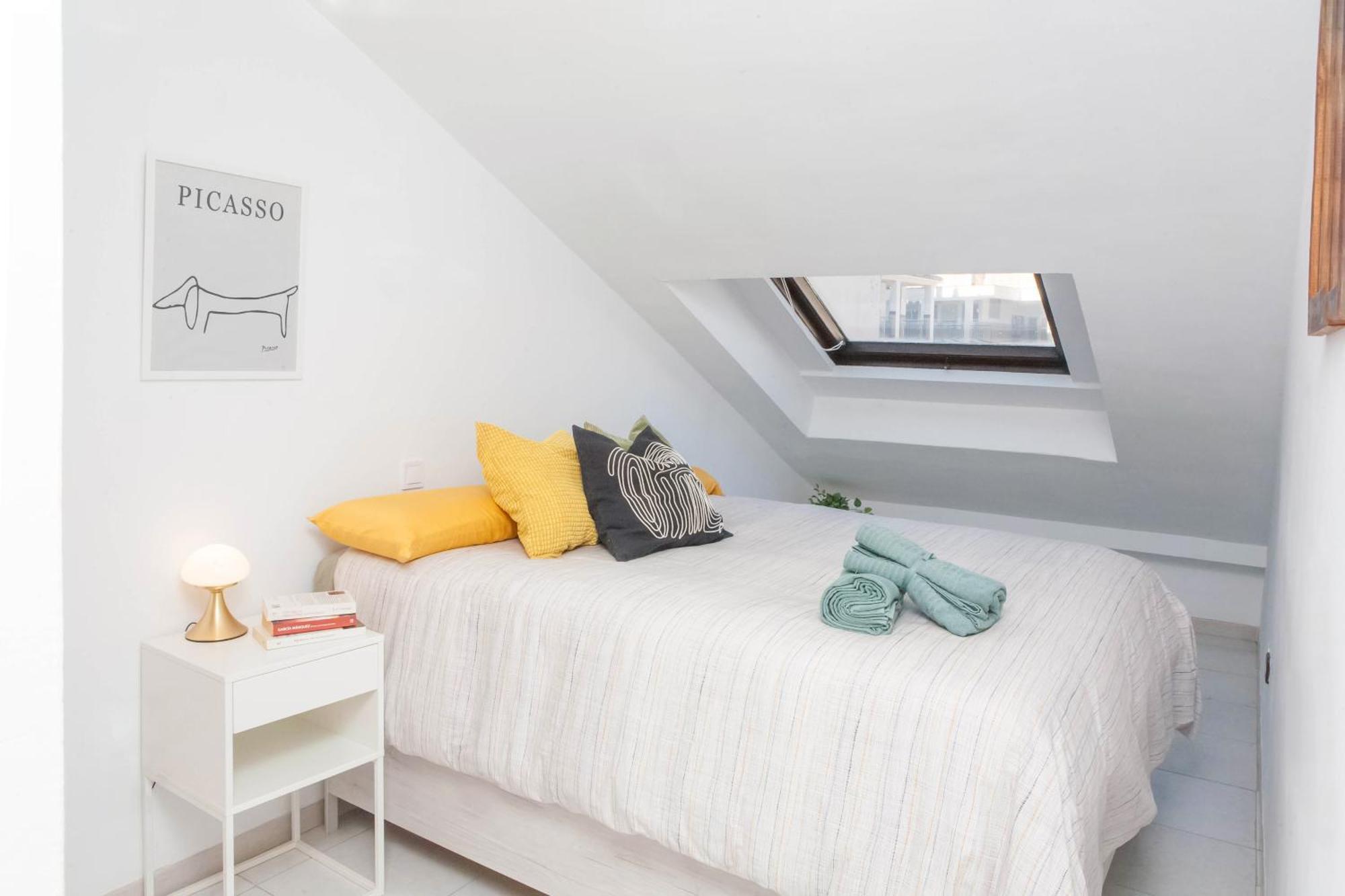 Picasso's Dream Cozy & Chic Attic Plaza Merced Malaga