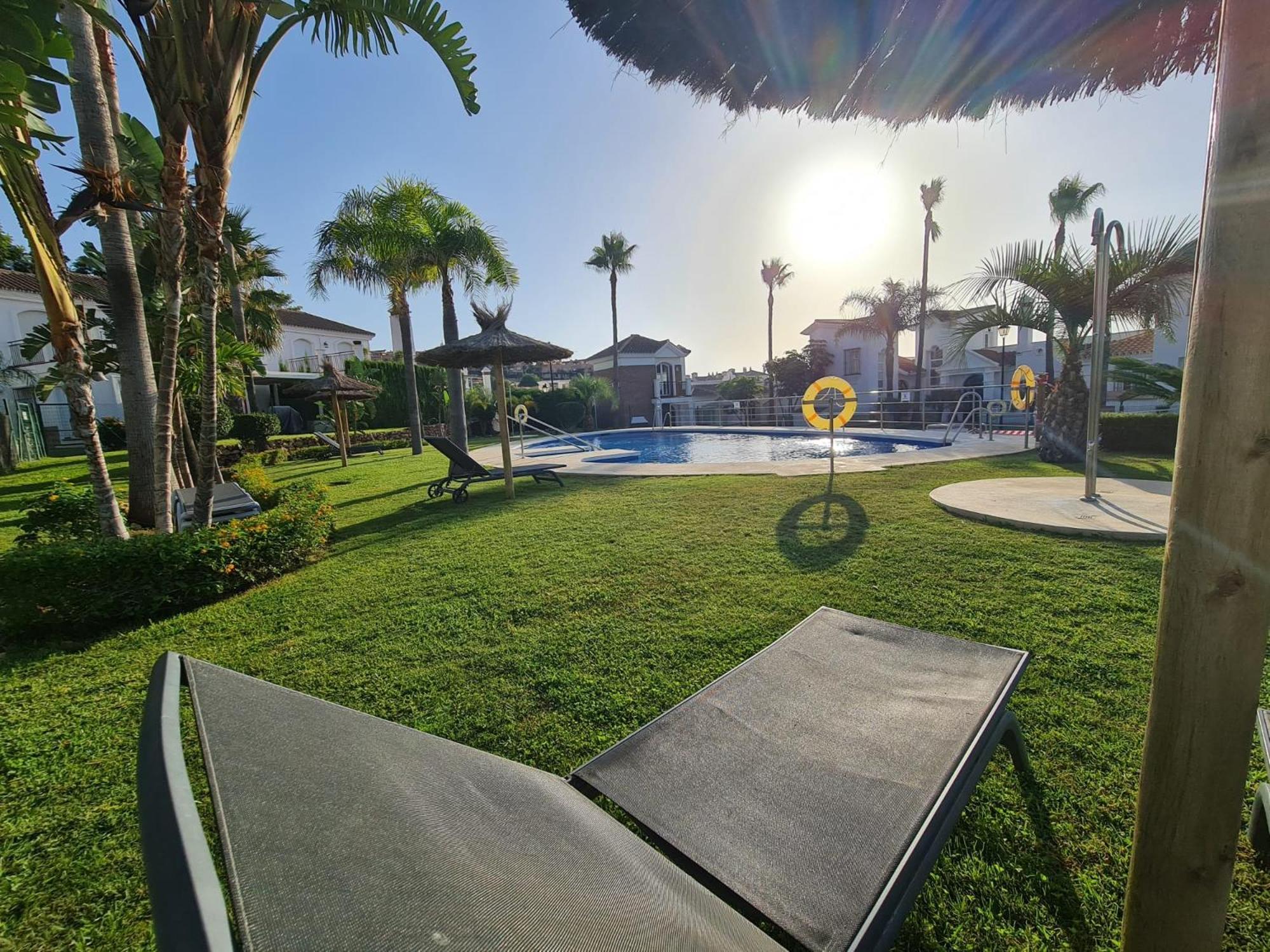 Sun & Palms - Cozy Flat In Quiet Neighbourhood With A Great Pool Area *
