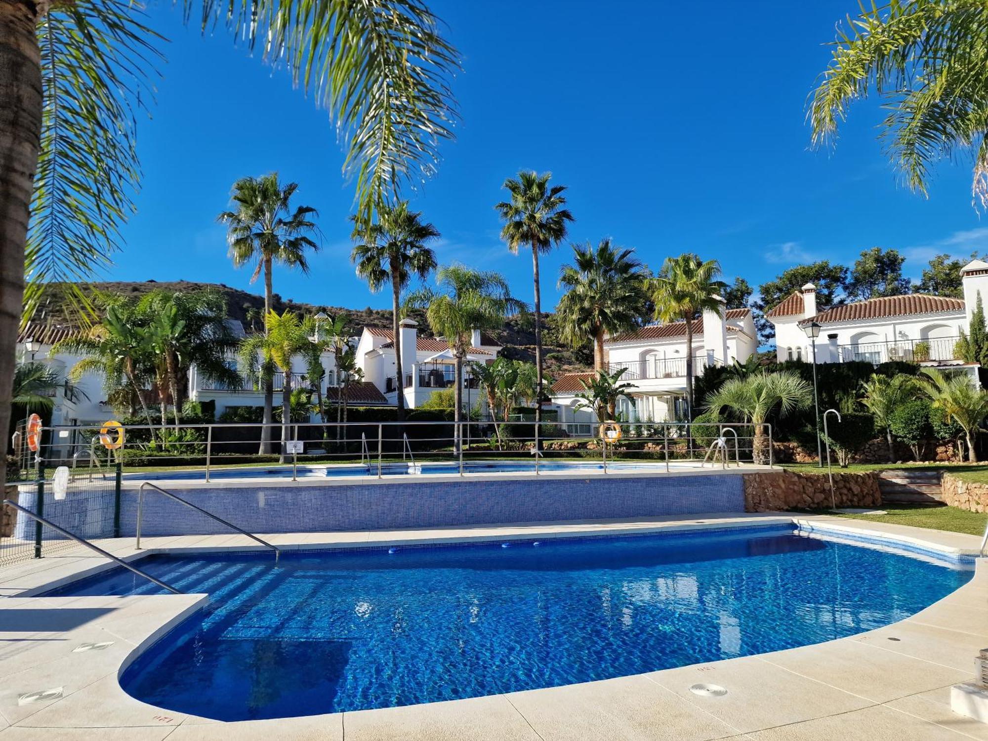 Sun & Palms - Cozy Flat In Quiet Neighbourhood With A Great Pool Area Apartamento *