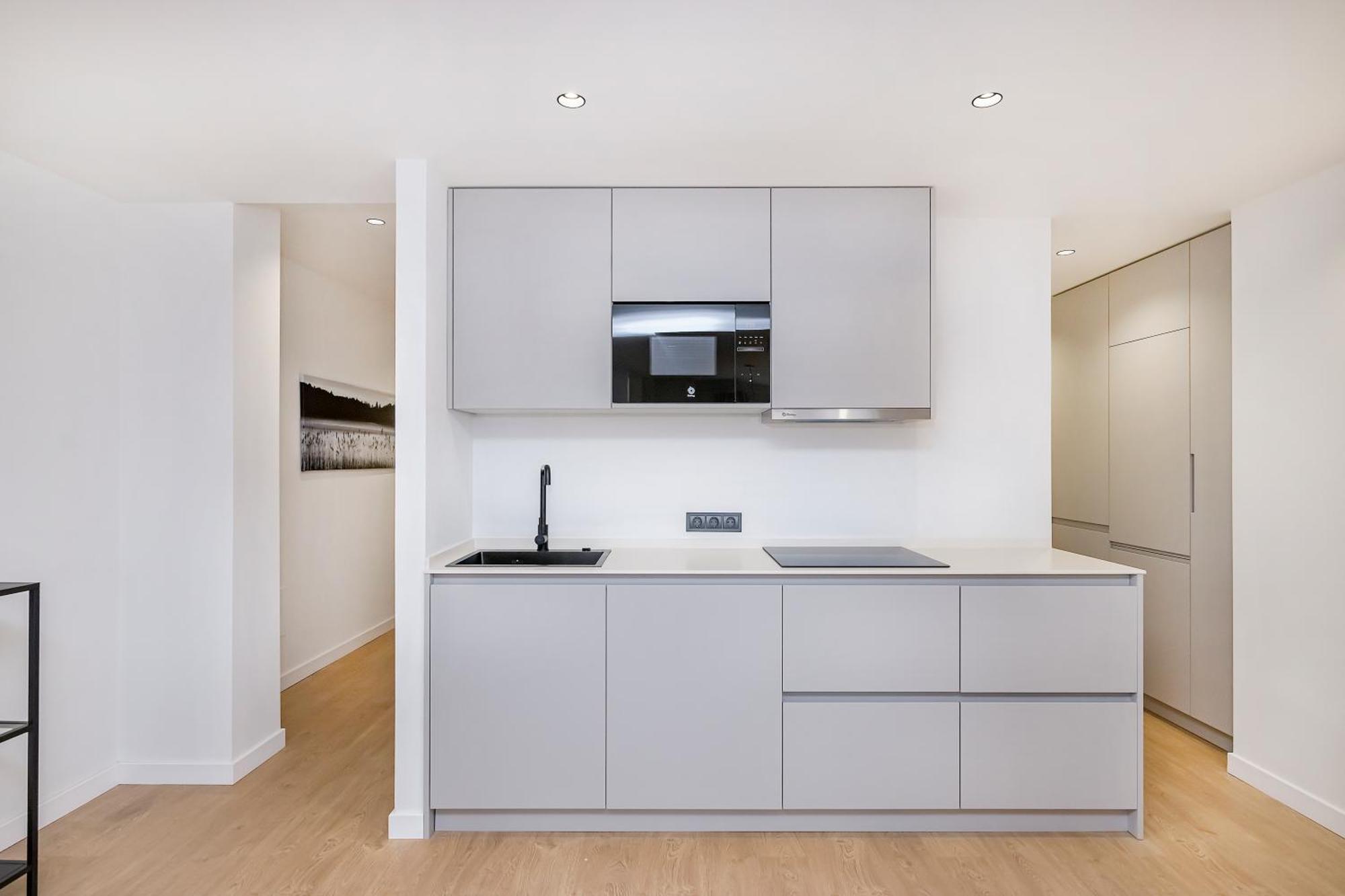 San Rafael & Parking Apartment