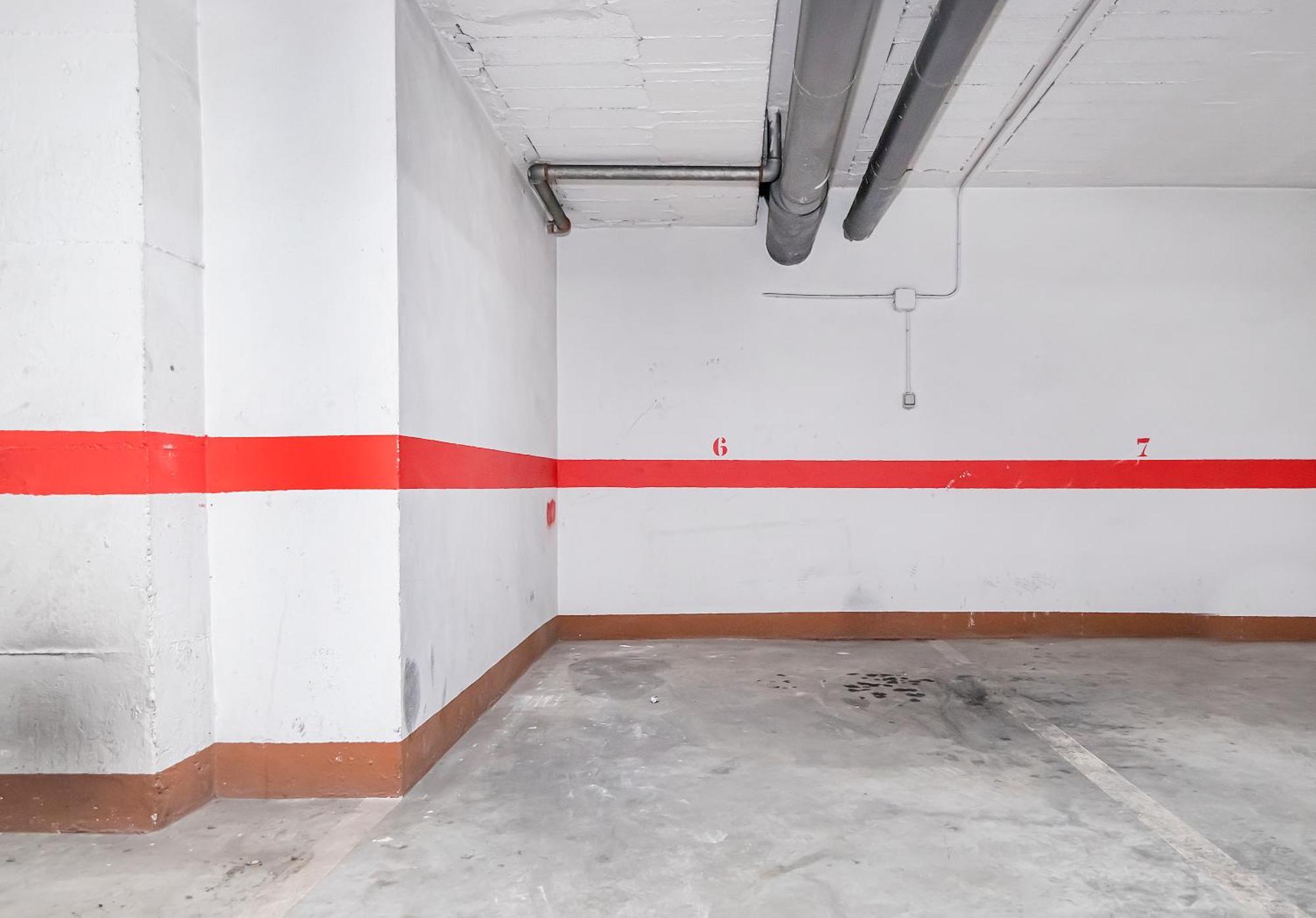 San Rafael & Parking Apartment