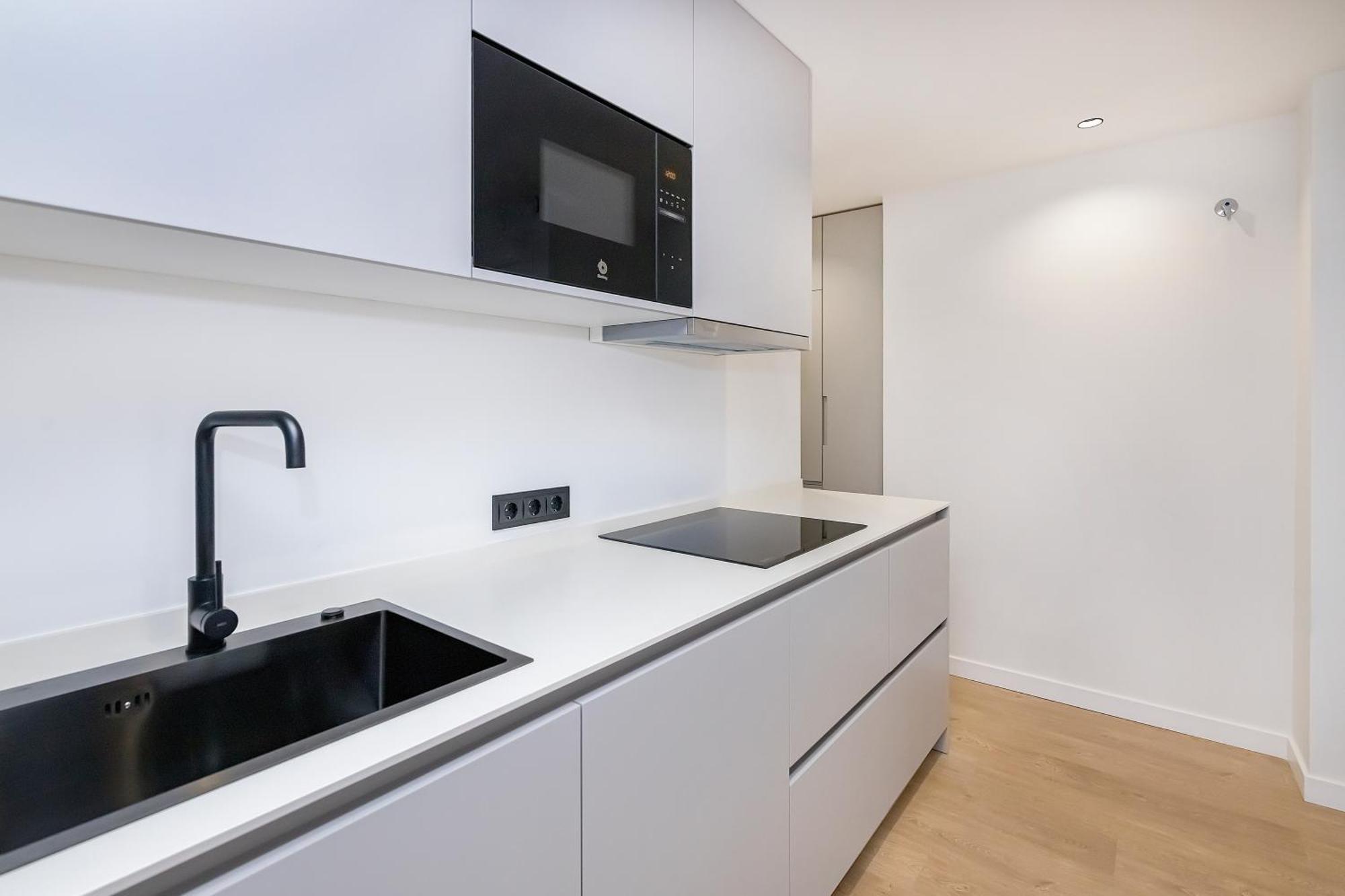 San Rafael & Parking Apartment