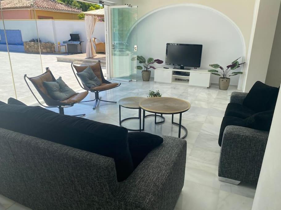Сasa de vacaciones Sunny Mijas With Large Pool Free Parking *