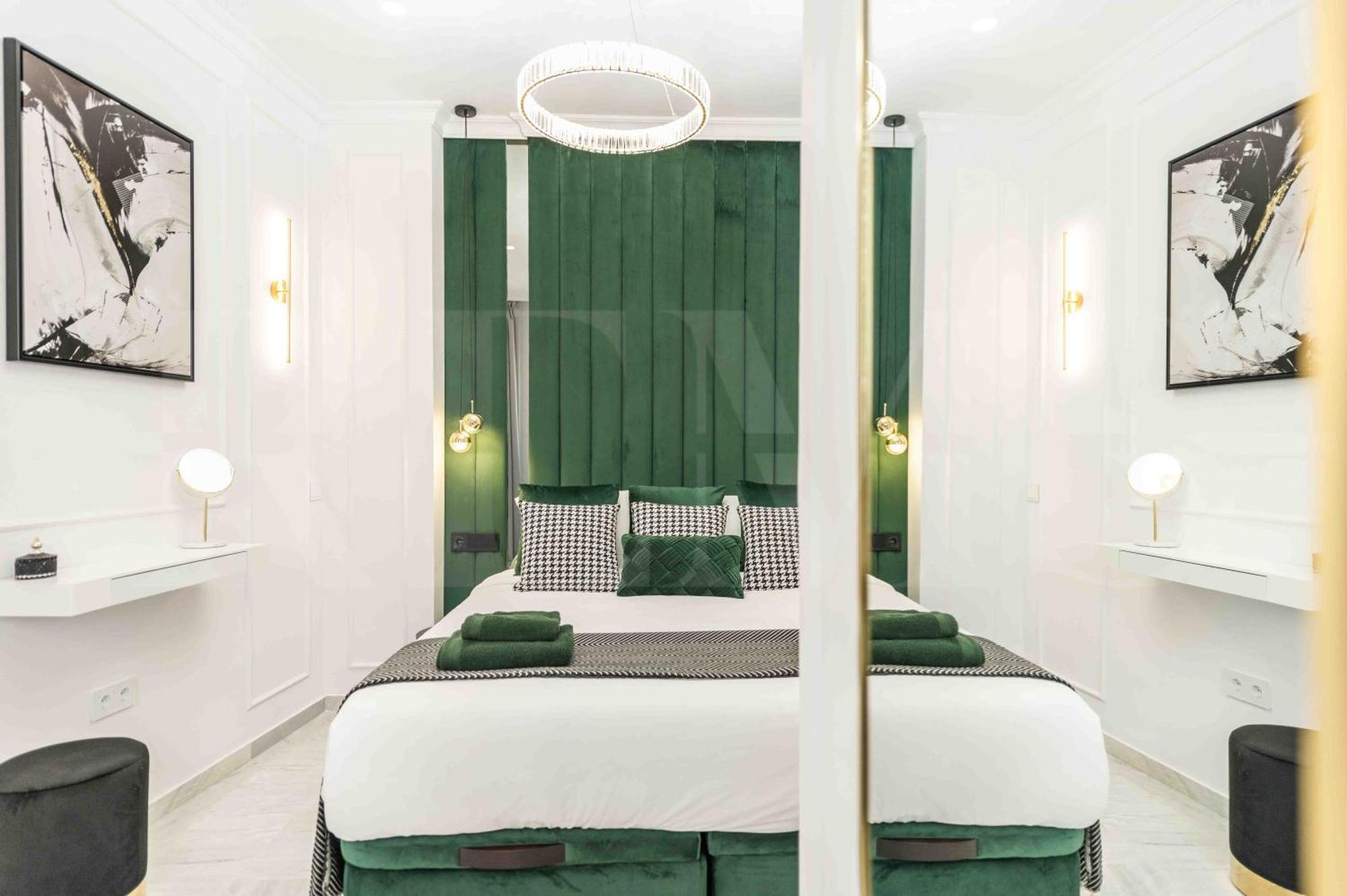 Apartment Deluxe - Historic Center By Rems