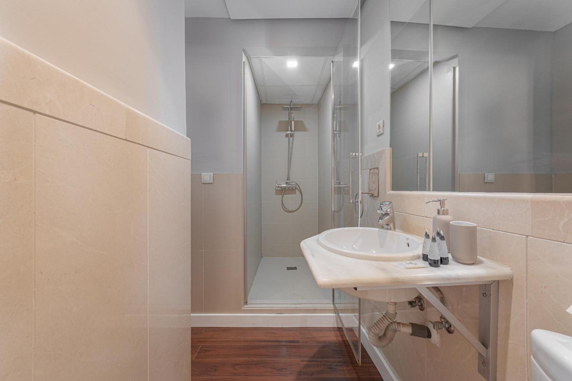 C31 Deluxe Into Cathedral Square Apartment *