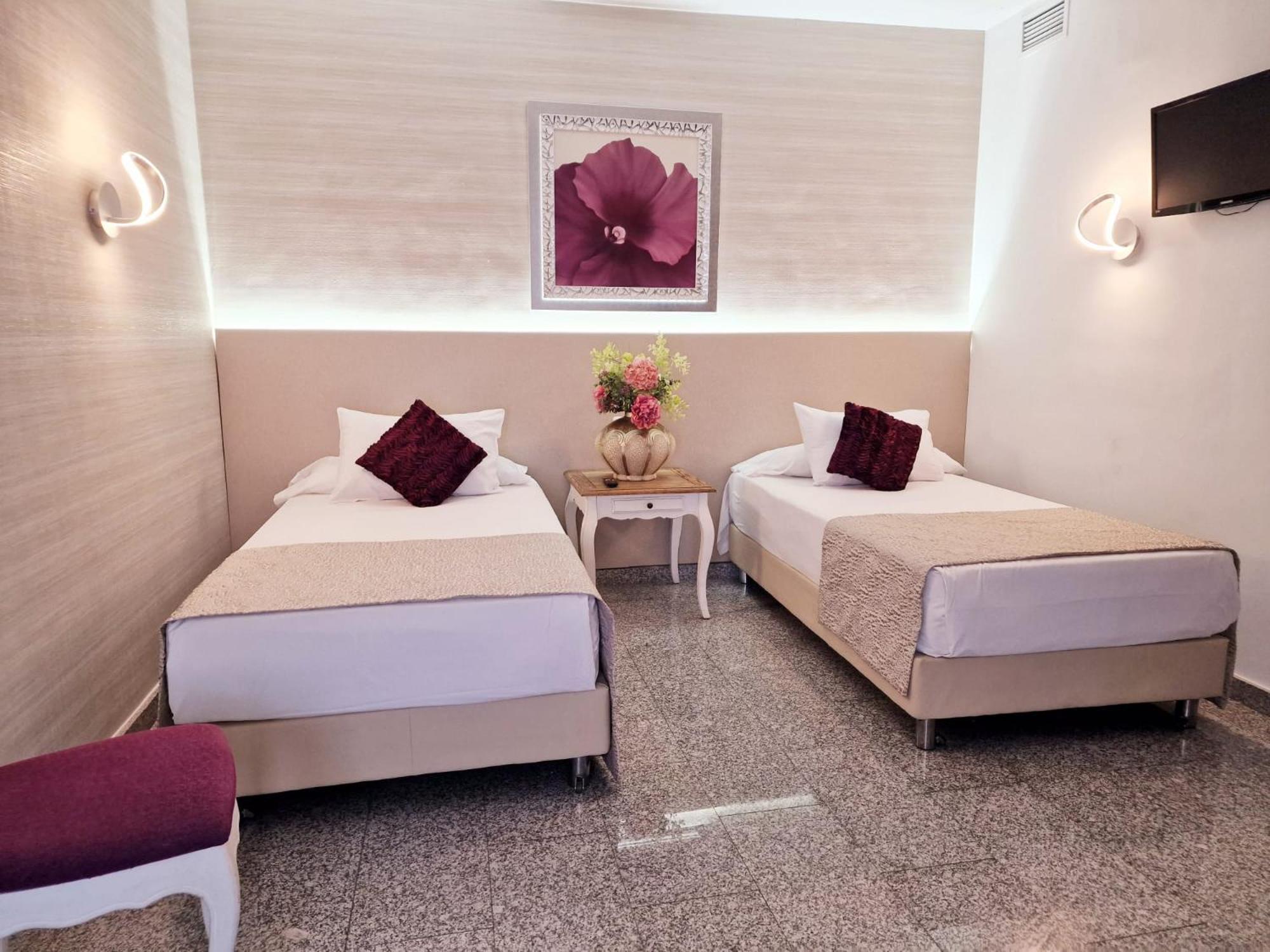 Plaza Del Castillo Hotel 4*