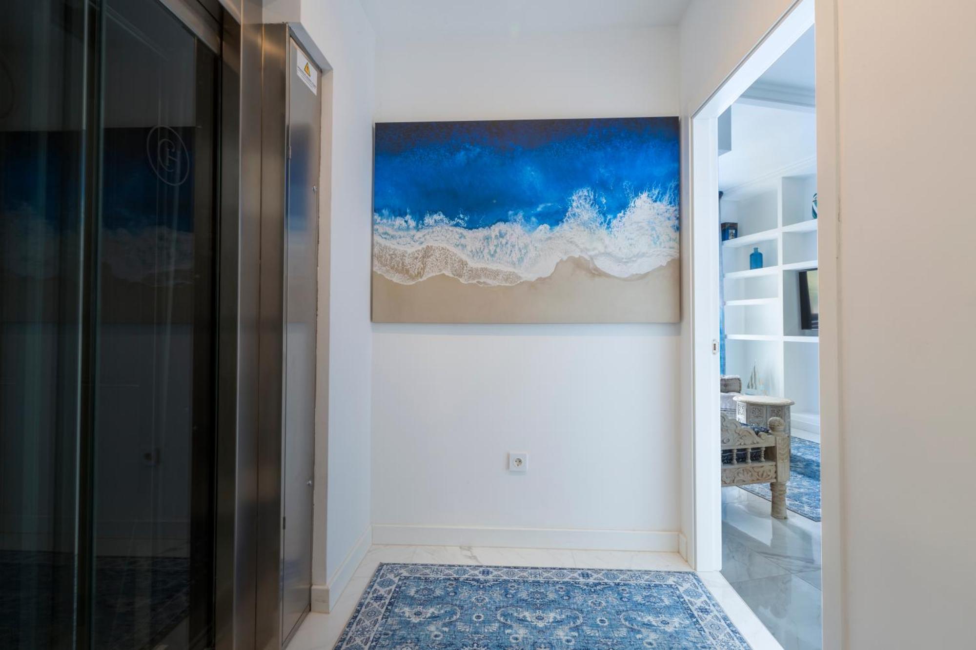 The Clock House Luxury Urban Apartahotel Málaga