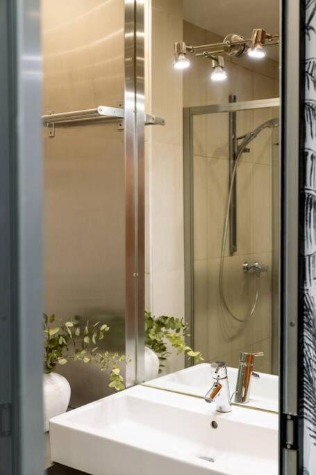 Apartamento Atico Nuevo En Corazon De Málaga