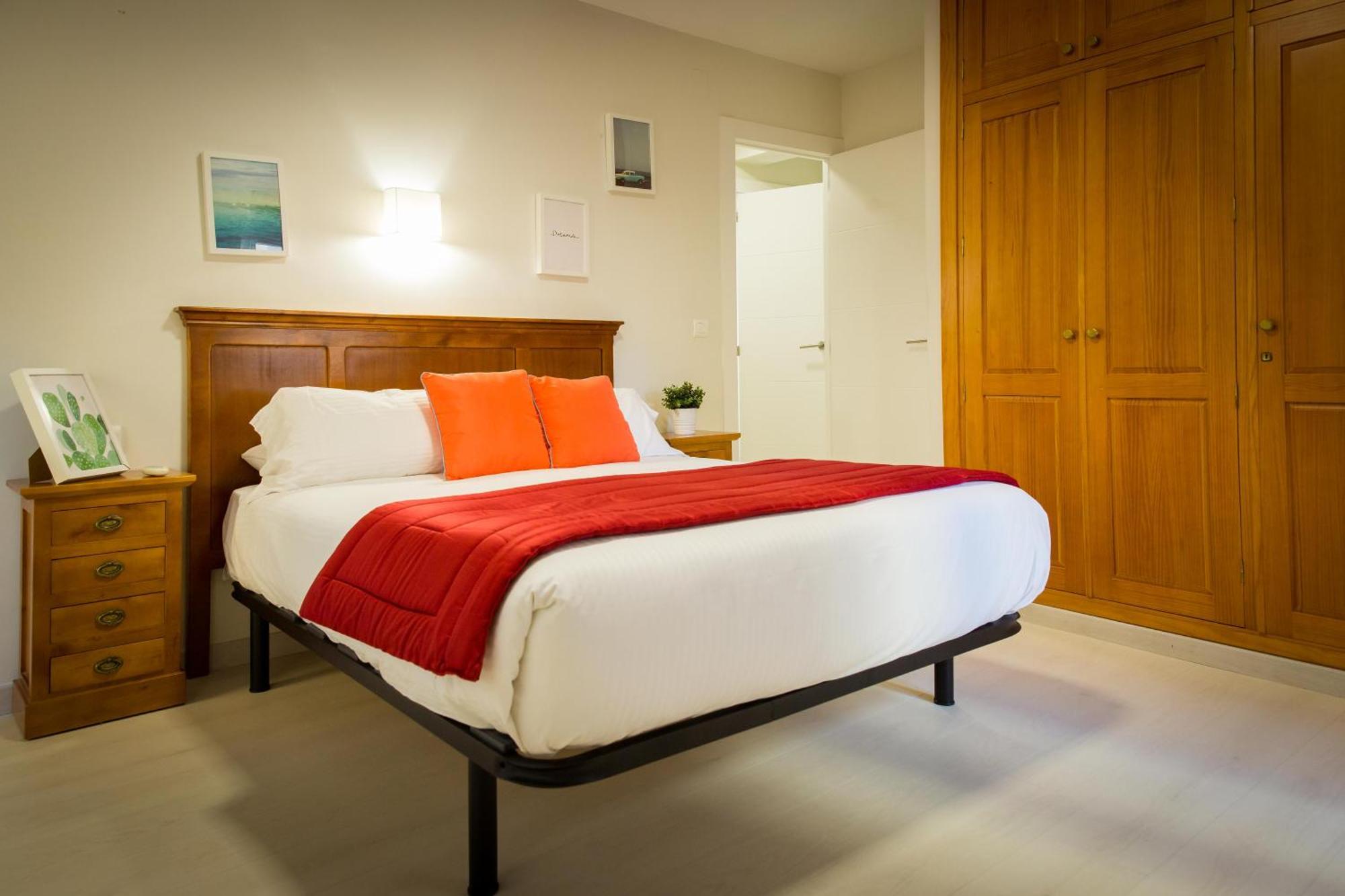 Apartments Holidays2Malaga City Center Apartment *