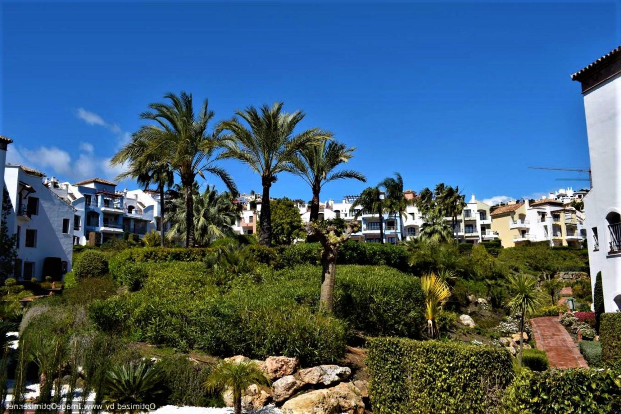 Superior 3br Golfla Minutes From Puerto Banus & Marbella Apartment *