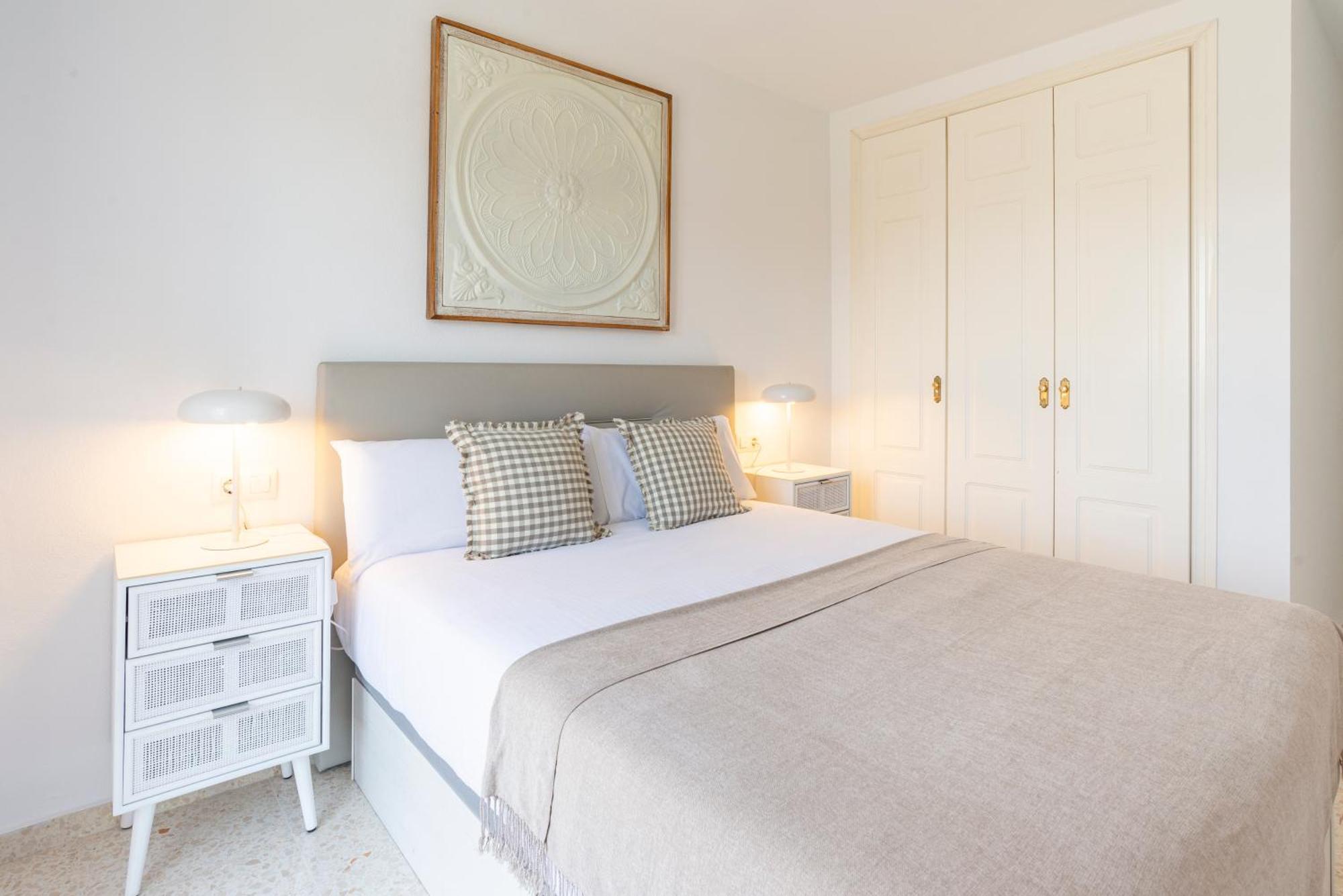Rosaleda & Old Town Balconies By Ele Apartamento *