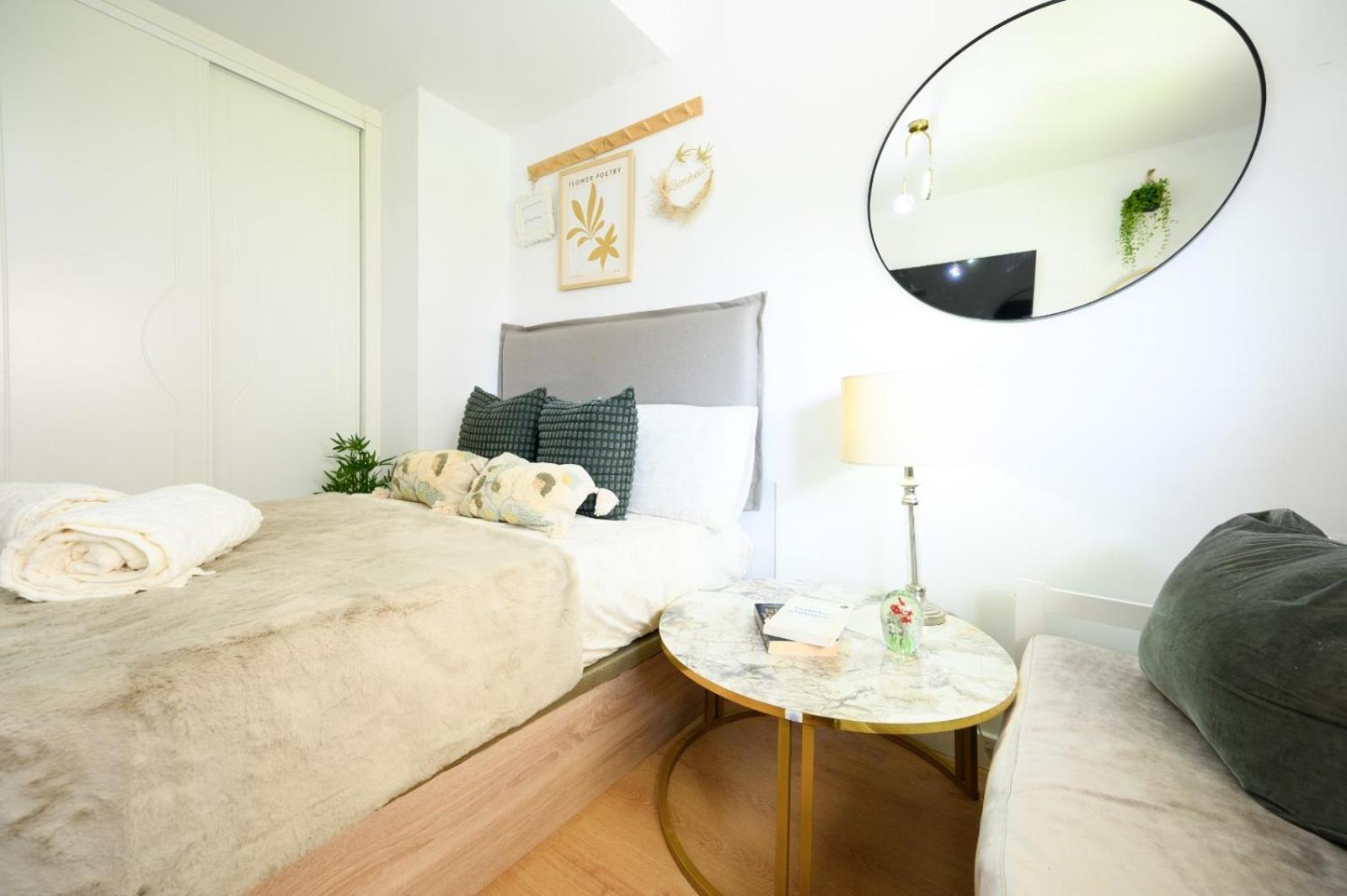 Apartamento Estudio Con Parking Teatinos Living Málaga
