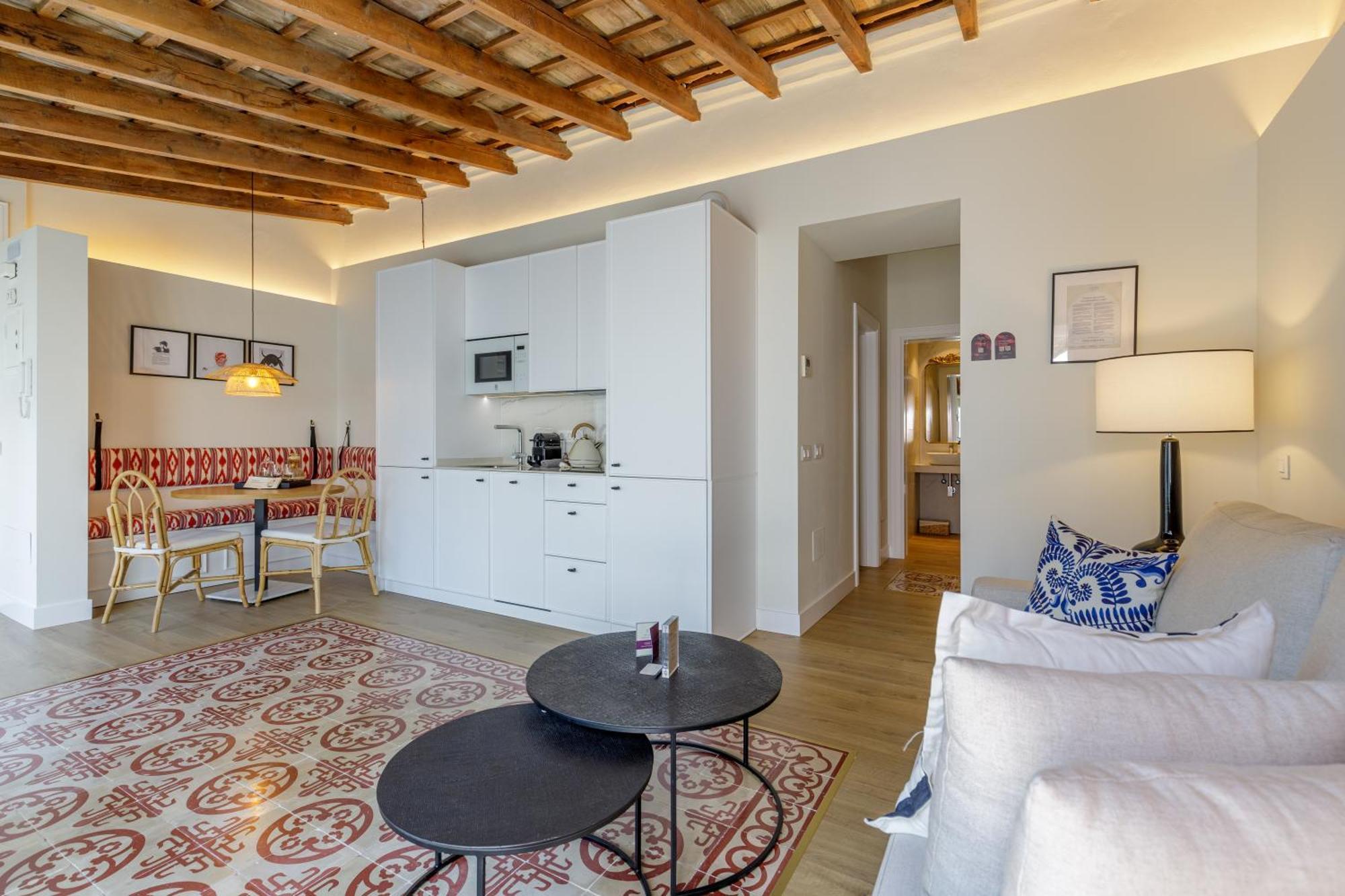 Palacio Vegafuente By Caleta Homes Apartamento