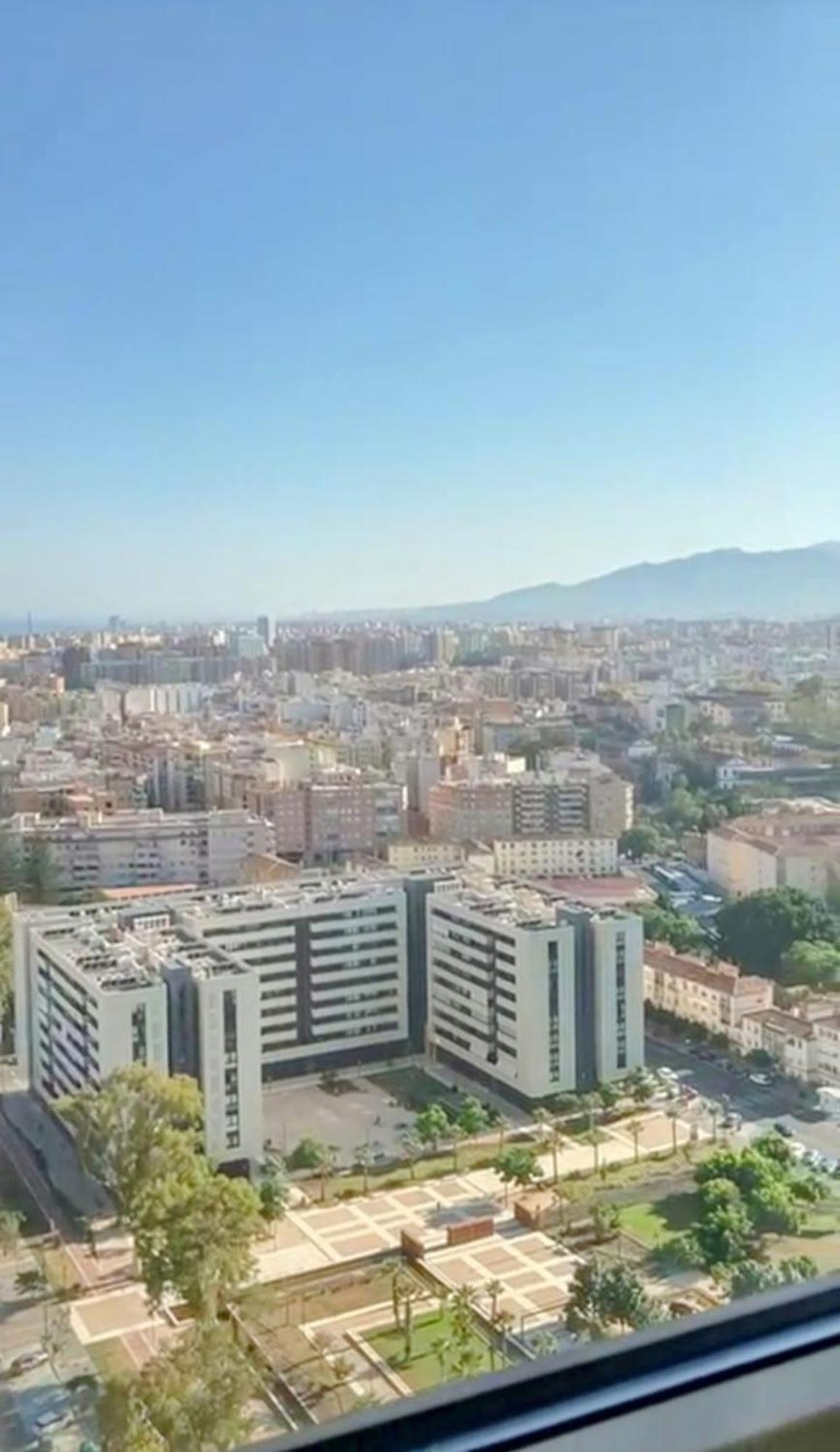 Happy Travel Urban Sky 25f Malaga