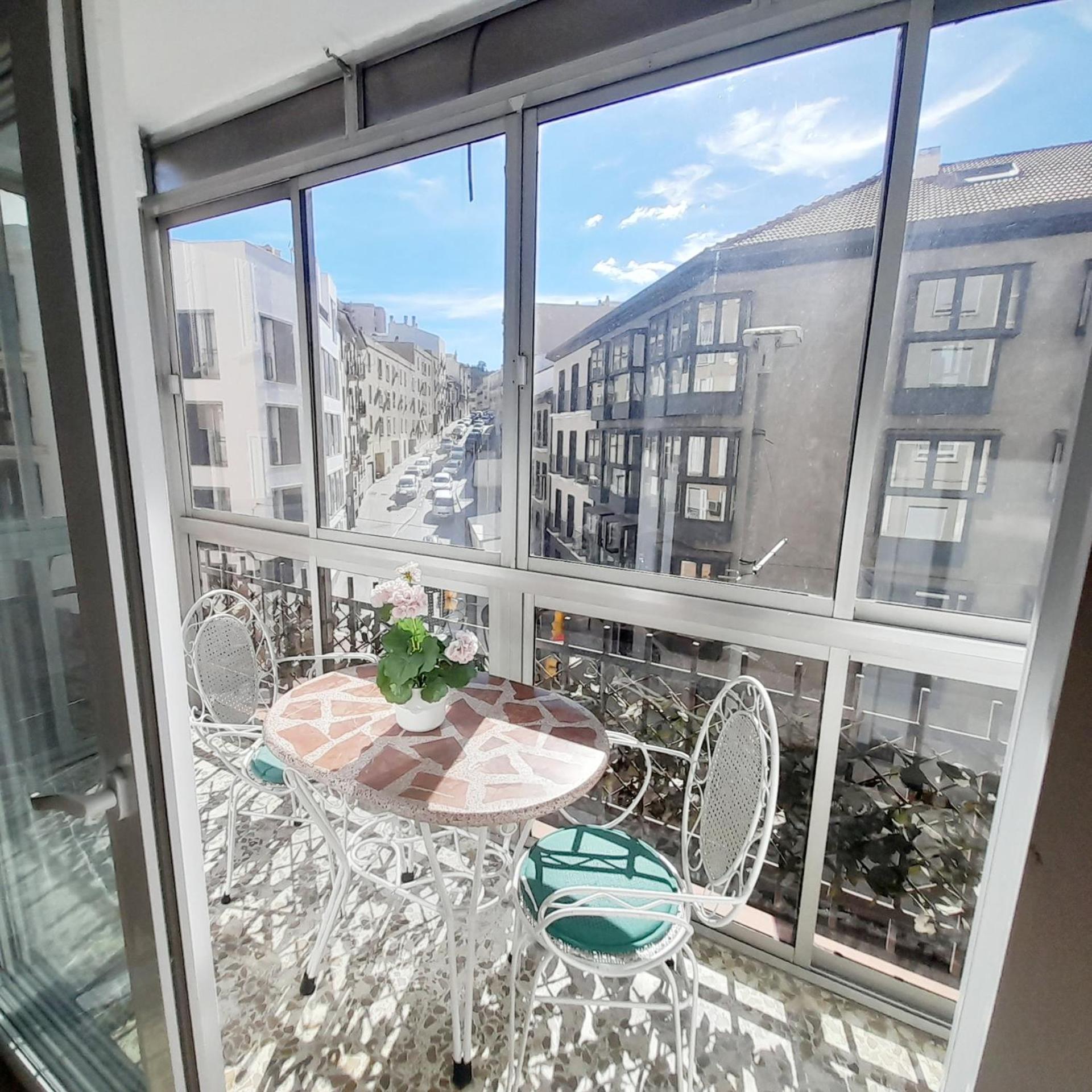 En El Centro Amplio Y Confortable Apartamento Málaga