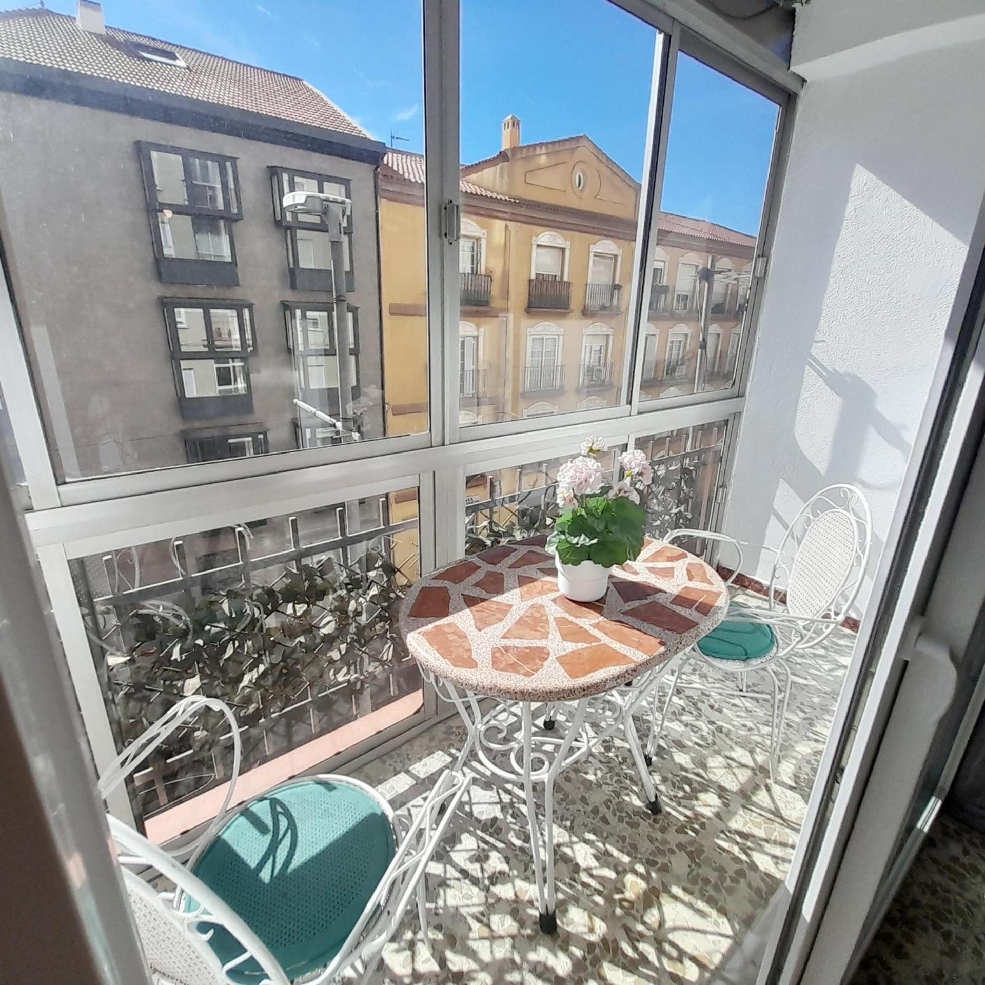 En El Centro Amplio Y Confortable Málaga