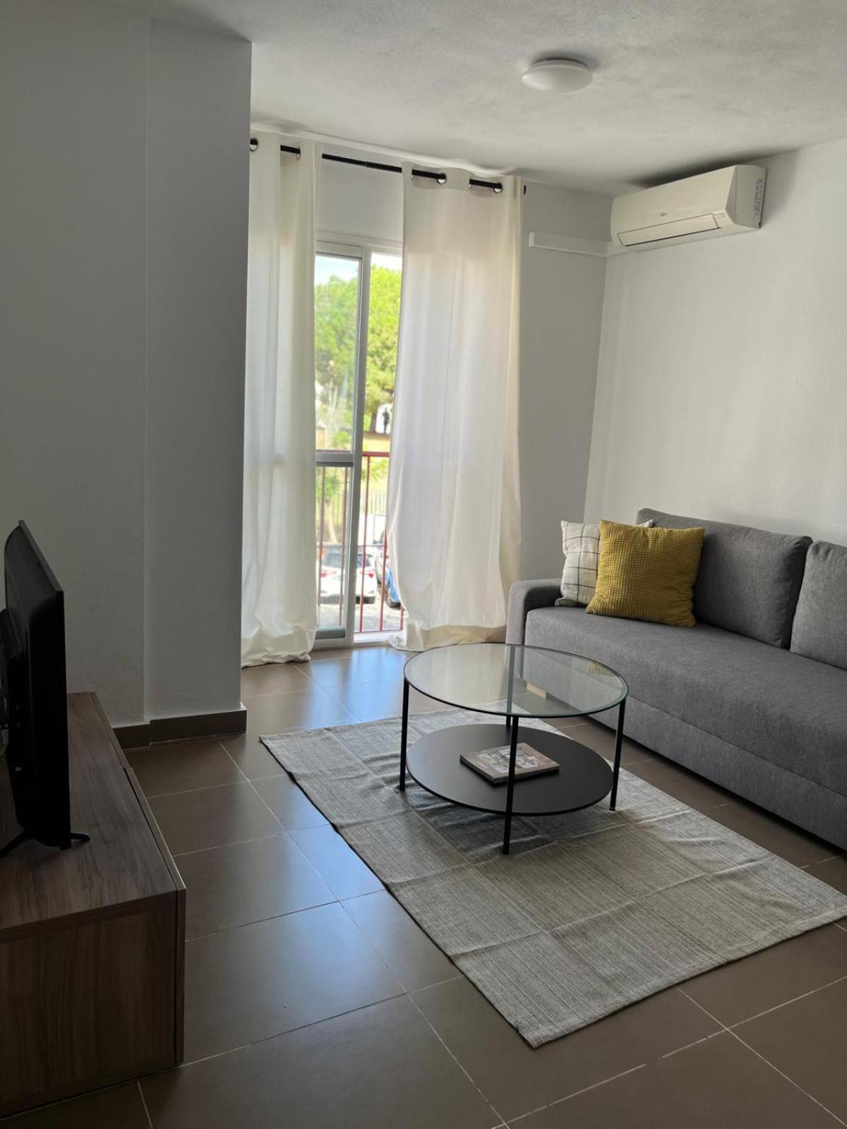 Prime Location - Stylish With Free Wifi, Free Parking, Steps From The Historic Center Apartamento Málaga