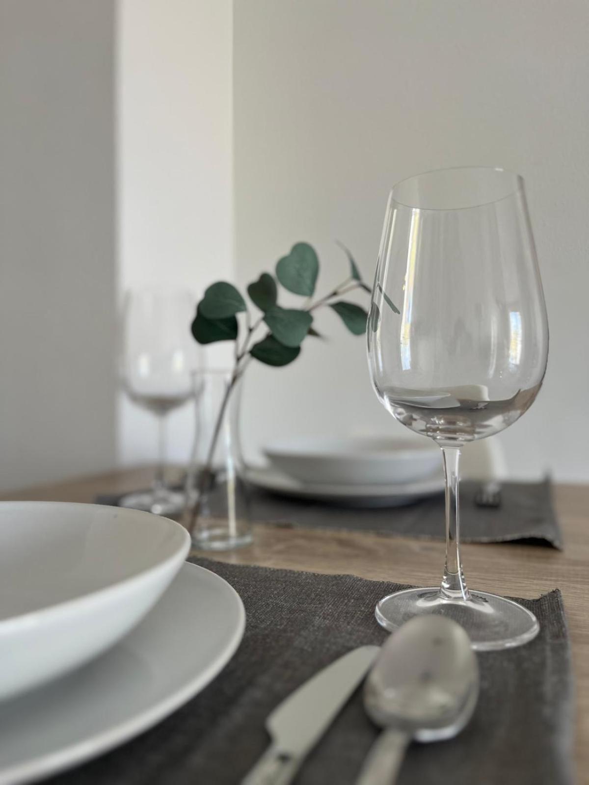 Prime Location - Stylish With Free Wifi, Free Parking, Steps From The Historic Center Apartamento Málaga