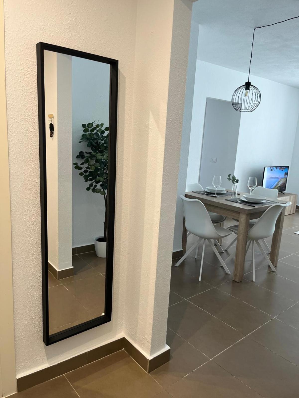 Prime Location - Stylish With Free Wifi, Free Parking, Steps From The Historic Center Apartamento Málaga